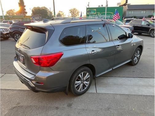 2020 Nissan Pathfinder S