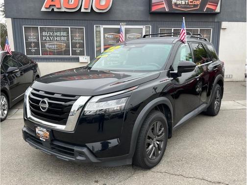 2022 Nissan Pathfinder SV