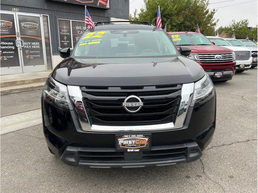 2022 Nissan Pathfinder SV