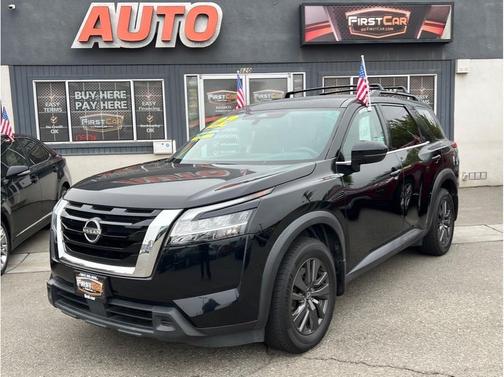 2022 Nissan Pathfinder SV