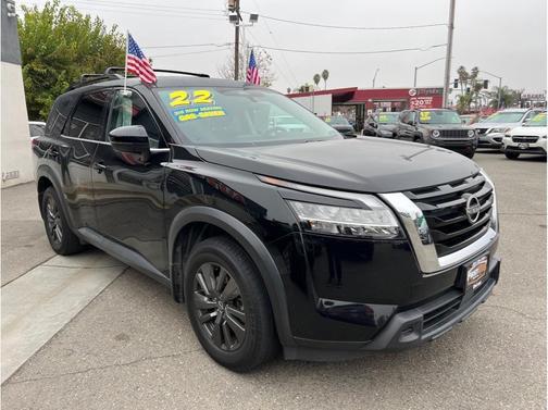 2022 Nissan Pathfinder SV