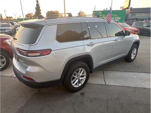 2022 Jeep Grand Cherokee L Laredo