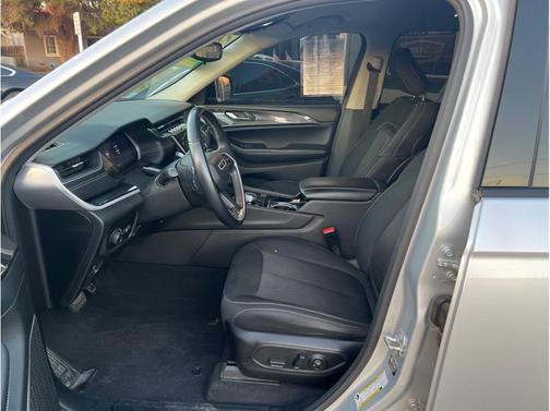 2022 Jeep Grand Cherokee L Laredo