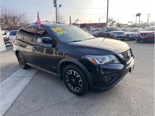 2019 Nissan Pathfinder SV