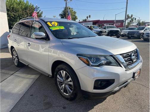 2019 Nissan Pathfinder SL