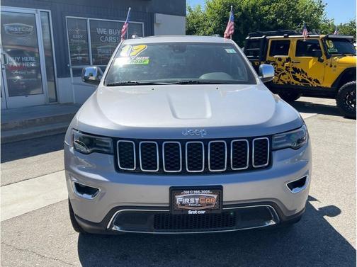 Silver 2017 Jeep Grand Cherokee Limited