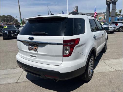 White 2015 Ford Explorer XLT