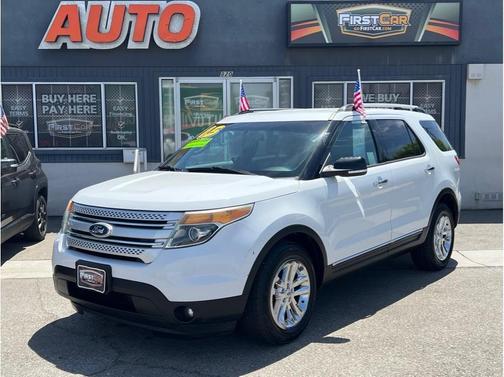 White 2015 Ford Explorer XLT