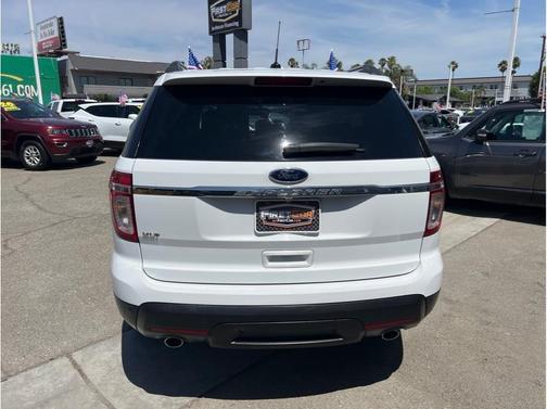 White 2015 Ford Explorer XLT