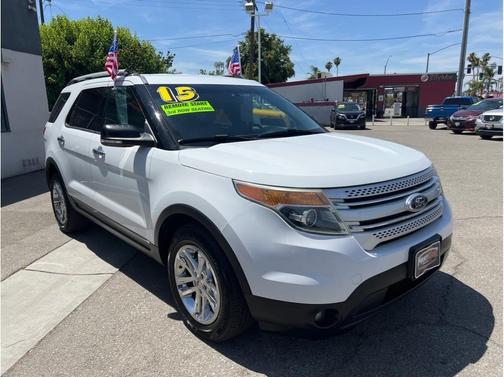White 2015 Ford Explorer XLT