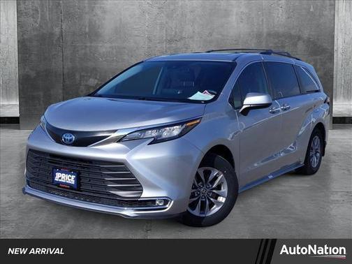 2022 Toyota Sienna XLE 8 Passenger