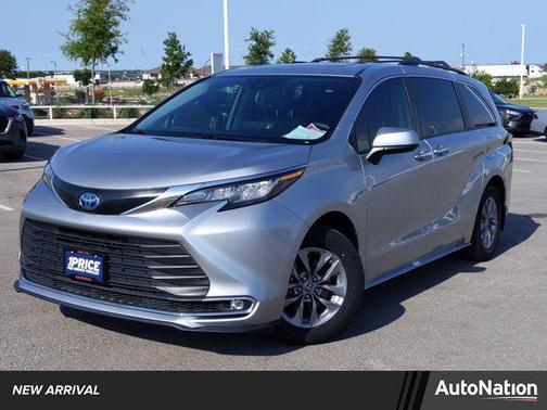 2022 Toyota Sienna XLE 8 Passenger