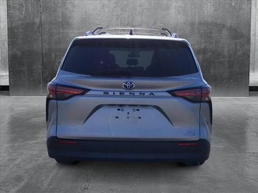 2022 Toyota Sienna XLE 8 Passenger