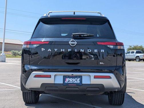 2024 Nissan Pathfinder SL FWD