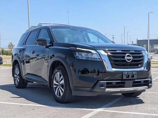 2024 Nissan Pathfinder SL FWD