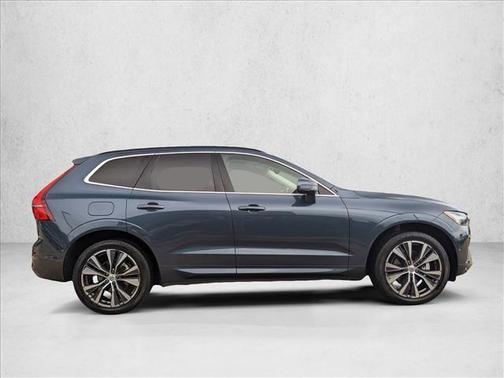 2022 Volvo XC60 B5 Momentum