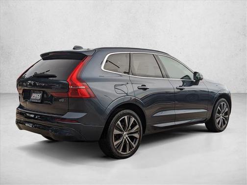2022 Volvo XC60 B5 Momentum