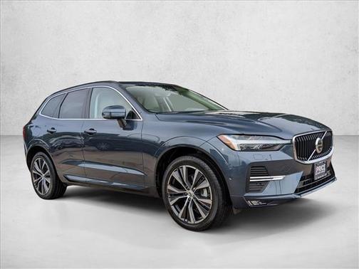 2022 Volvo XC60 B5 Momentum