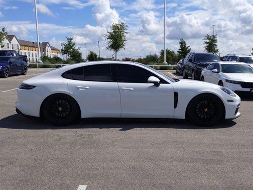 2018 Porsche Panamera 4S