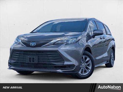 2024 Toyota Sienna LE