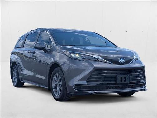 2024 Toyota Sienna LE