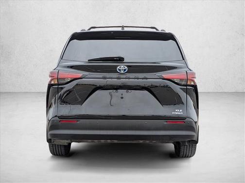 2021 Toyota Sienna XLE 8 Passenger
