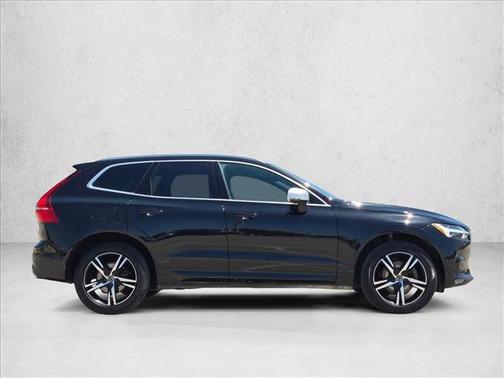 Onyx Black Metallic 2019 Volvo XC60 T5 R-Design