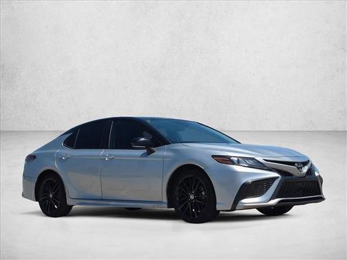 Celestial Silver Metallic/Midnight Black Metallic 2023 Toyota Camry XSE
