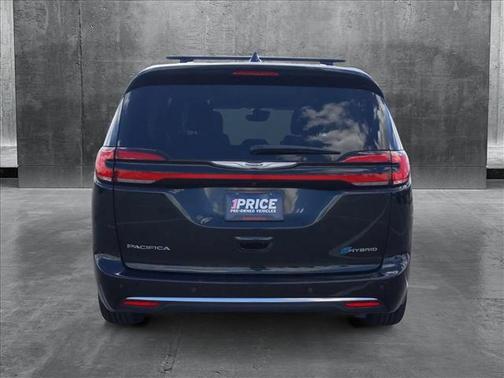 2022 Chrysler Pacifica Hybrid Touring L