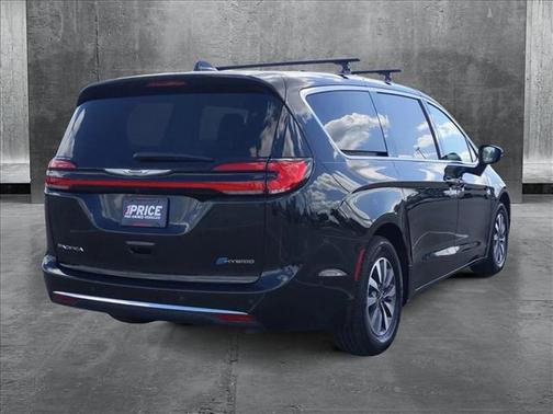 2022 Chrysler Pacifica Hybrid Touring L
