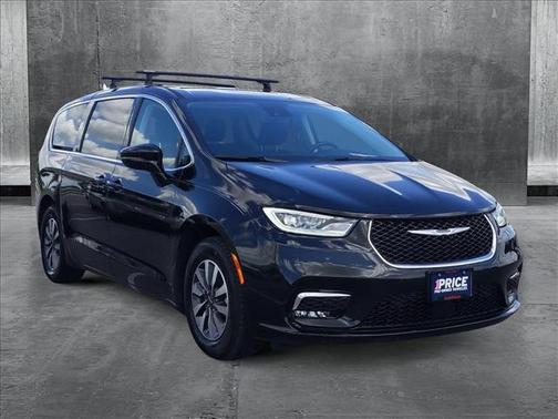 2022 Chrysler Pacifica Hybrid Touring L