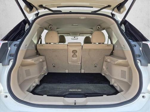 Pearl White 2016 Nissan Rogue SV