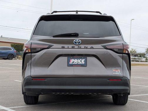 2024 Toyota Sienna XLE