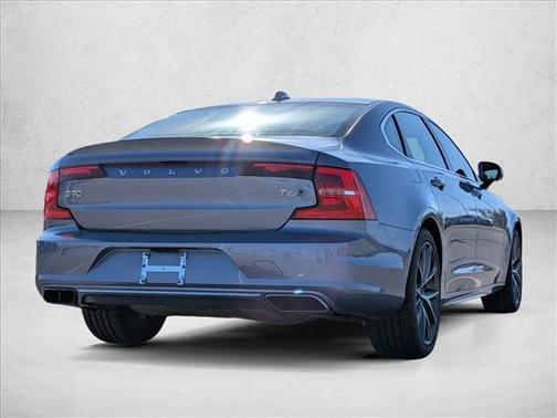 2020 Volvo S90 T6 Momentum