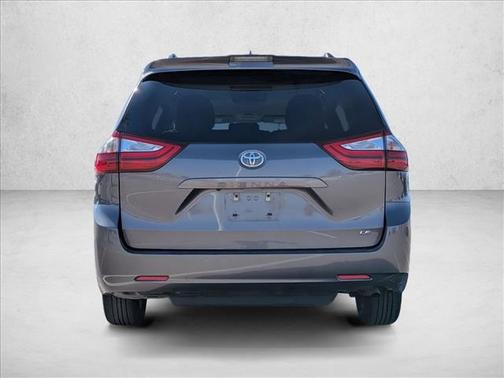 2019 Toyota Sienna LE
