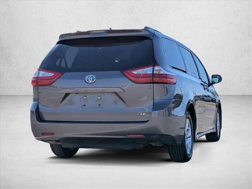 2019 Toyota Sienna LE