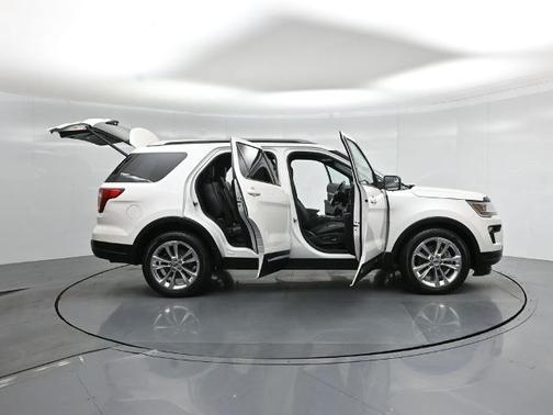 WHITE PLATINUM MET TRI-COAT 2018 Ford Explorer XLT