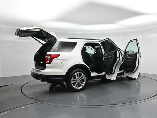 WHITE PLATINUM MET TRI-COAT 2018 Ford Explorer XLT
