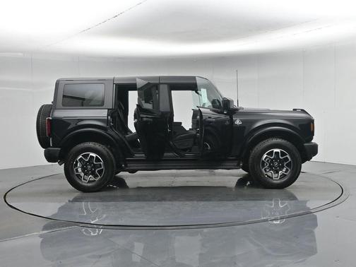 Shadow Black 2026 Ford Bronco Outer Banks