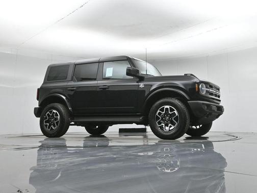 Shadow Black 2026 Ford Bronco Outer Banks