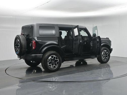 Shadow Black 2026 Ford Bronco Outer Banks