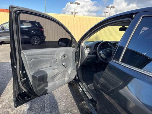 2015 Nissan Versa 1.6 S+