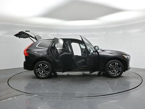 Onyx Black Metallic 2021 Volvo XC60 T5 MOMENTUM
