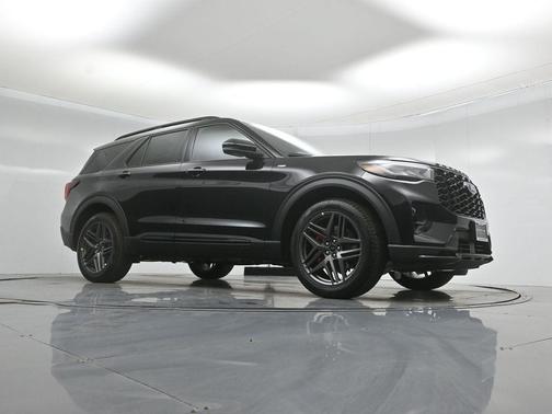 Black Metallic 2026 Ford Explorer ST-Line