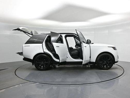 2025 Land Rover Range Rover P550e SE