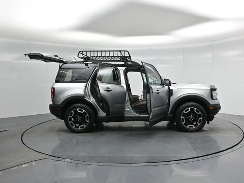 ICONIC SILVER METALLIC 2022 Ford Bronco Sport OUTER BANKS