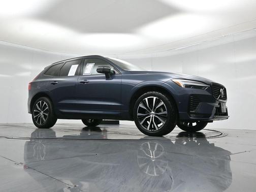 2023 Volvo XC60 B5 Plus Dark Theme