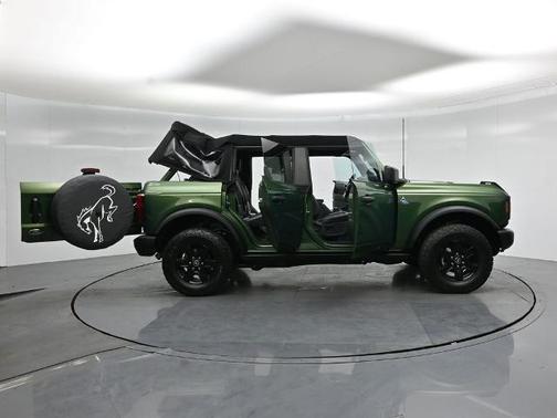ERUPTION GREEN METALLIC 2024 Ford Bronco BLACK DIAMOND