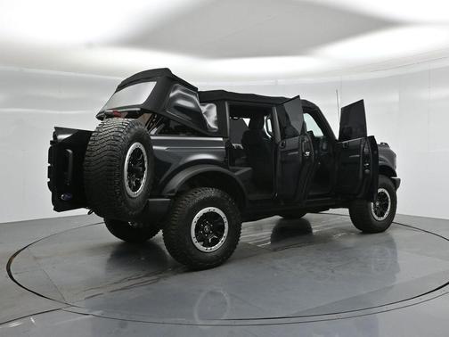 SHADOW BLACK 2022 Ford Bronco BASE