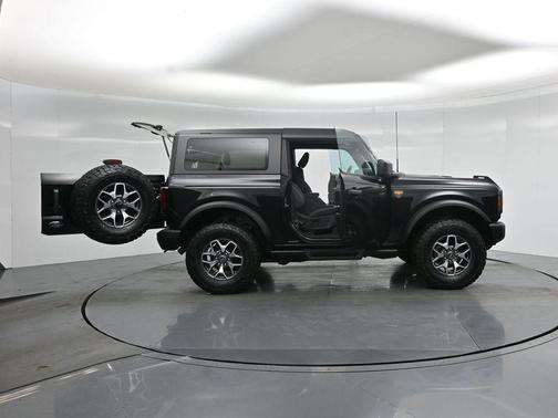 Shadow Black 2023 Ford Bronco Badlands